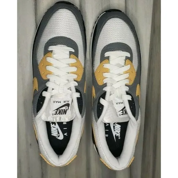 NIKE AIR MAX 90 MEN'S SIZE 10 NEW With BOX (no box top)!