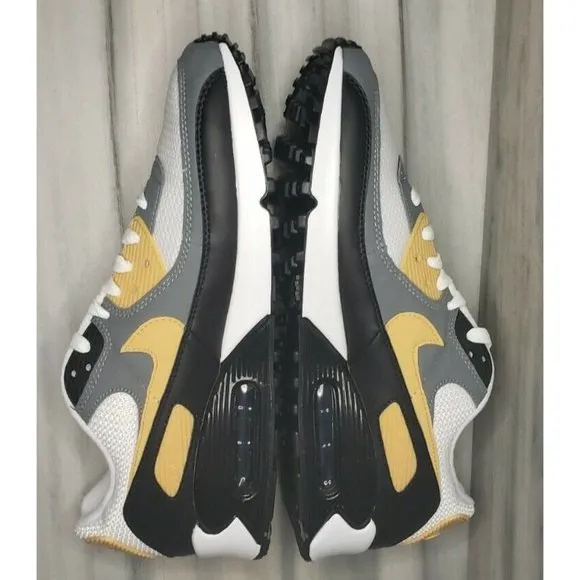 NIKE AIR MAX 90 MEN'S SIZE 10 NEW With BOX (no box top)!
