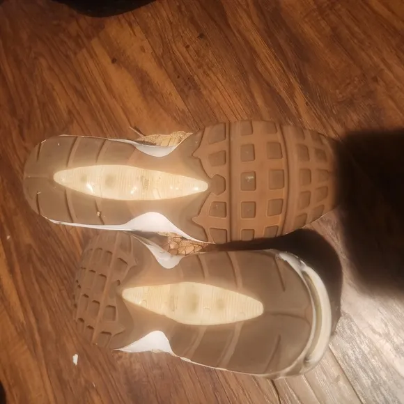 Nike Air Max 95 Beige and White Athletic Shoes