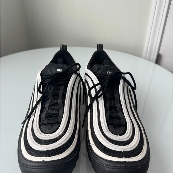 Nike Air Max 97 Men’s Shoes Black and White colorway