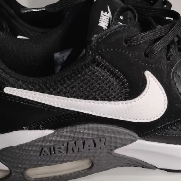 Nike Air Max Black and White Athletic Shoes Size 8