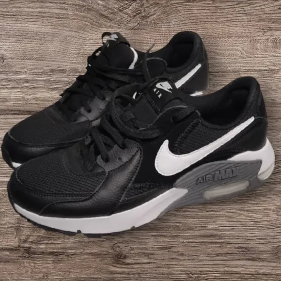 Nike Air Max Black and White Athletic Shoes Size 8
