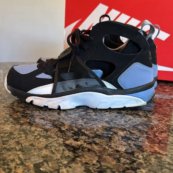 Nike air trainer huarache Black and Gray Athletic Sneakers EUC 10.5