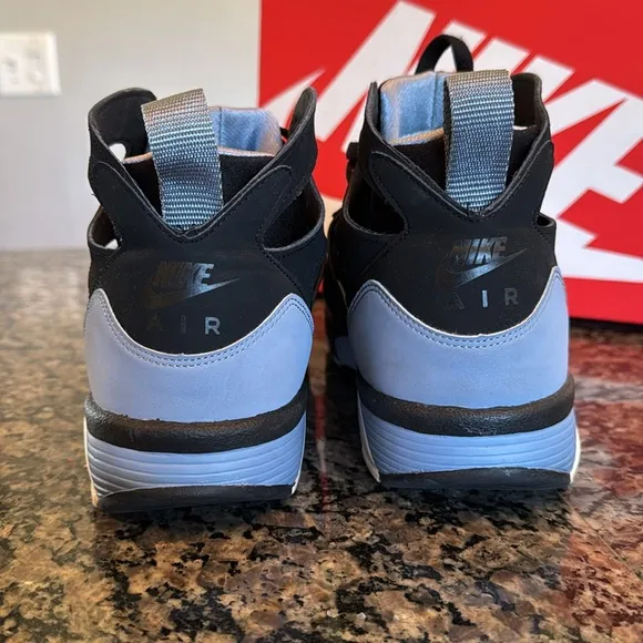 Nike air trainer huarache Black and Gray Athletic Sneakers EUC 10.5