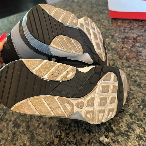Nike air trainer huarache Black and Gray Athletic Sneakers EUC 10.5
