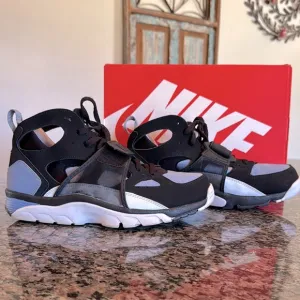 Nike air trainer huarache Black and Gray Athletic Sneakers EUC 10.5