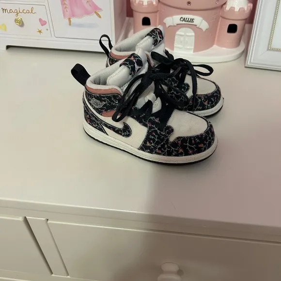 Nike Baby Walker Shoes in Tan and White