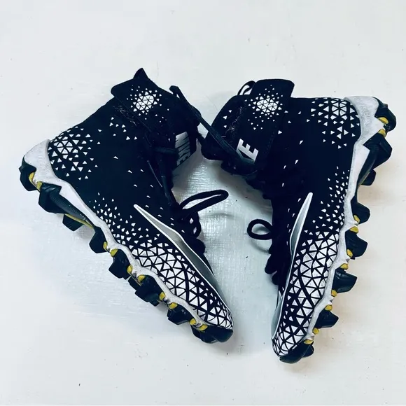 Nike Black and White Athletic Shoes