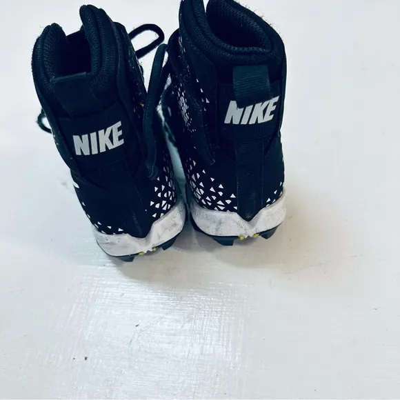 Nike Black and White Athletic Shoes