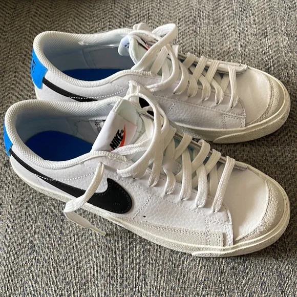 Nike Blazer Low 77 Casual Shoes Boys Size: 7 Youth.