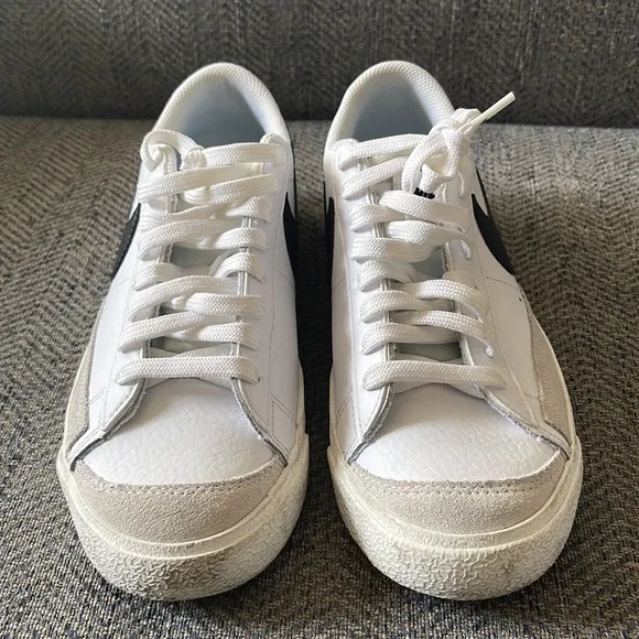 Nike Blazer Low 77 Casual Shoes Boys Size: 7 Youth.