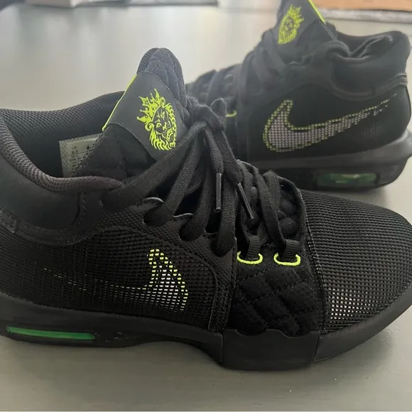 Nike Boys Lebron Witness 8 EP Basketball Shoes size 6.5
