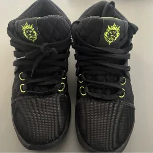 Nike Boys Lebron Witness 8 EP Basketball Shoes size 6.5