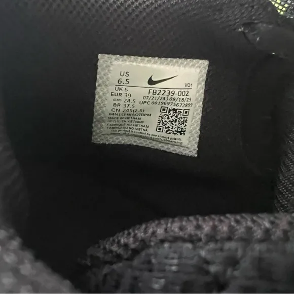 Nike Boys Lebron Witness 8 EP Basketball Shoes size 6.5