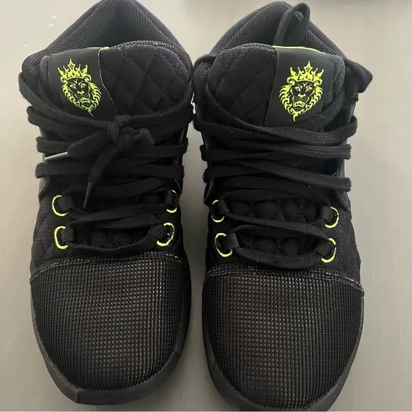 Nike Boys Lebron Witness 8 EP Basketball Shoes size 6.5