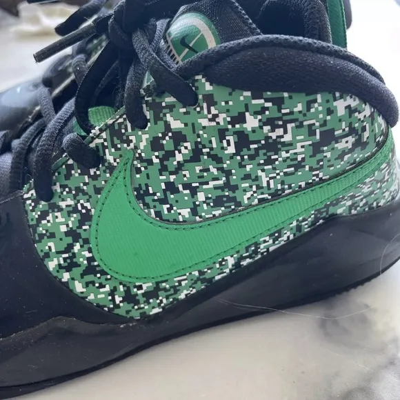 NIKE Boys TeamHustle digital black &amp; green sneakers Limited Edition Shoes Kids