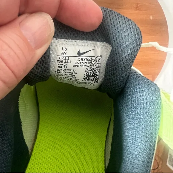 Nike Crater Impact Unisex Running Shoes GS Green/White Size Y-6 W-8