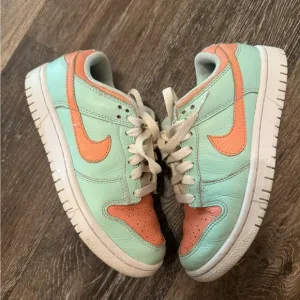 Nike Custom Made Dunks. Mint green/salmon pink colored. Size 3.5 big kids (W5)