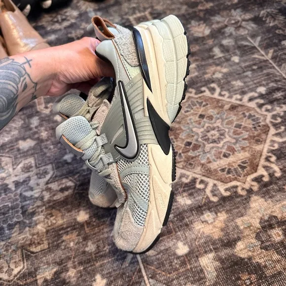 Nike Gray and Black Athletic Shoes with Retro Design