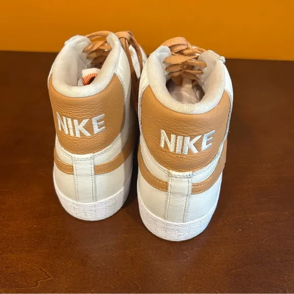 Nike High-top SB zoom blazer mid ISO orange label in Cream and Tan.