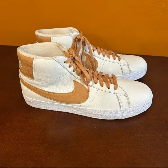 Nike High-top SB zoom blazer mid ISO orange label in Cream and Tan.