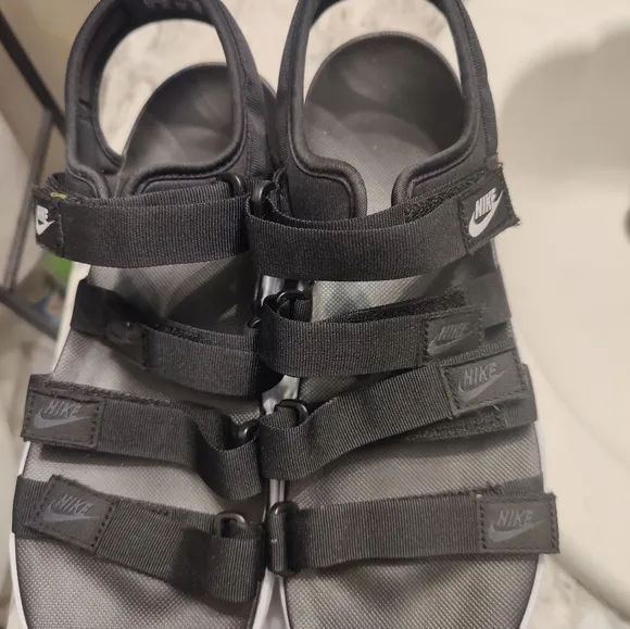 Nike Icon Classic Black Platform strappy Sandals Size 11