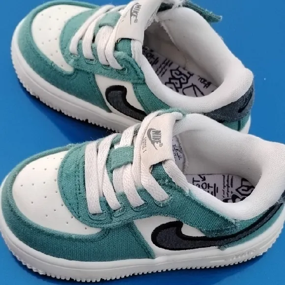 Nike Kids Force 1 Teal and White Sneakers