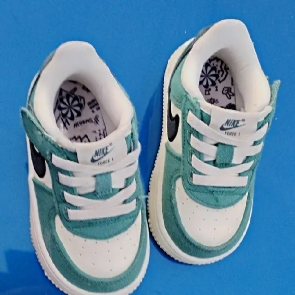 Nike Kids Force 1 Teal and White Sneakers