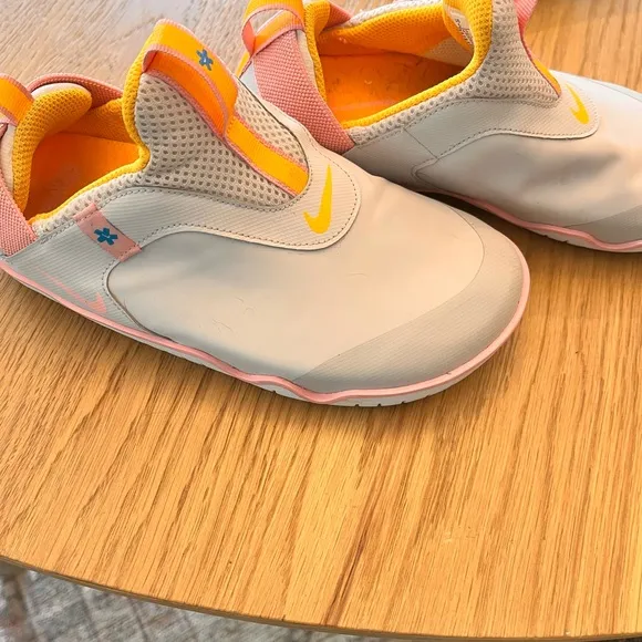 Nike Kids White and Pink Shoes zoom pulse