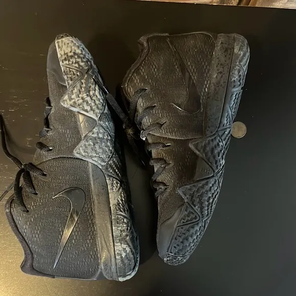 Nike Kyrie 4 black out Youth size 3.5