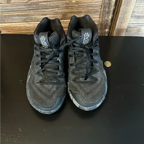 Nike Kyrie 4 black out Youth size 3.5