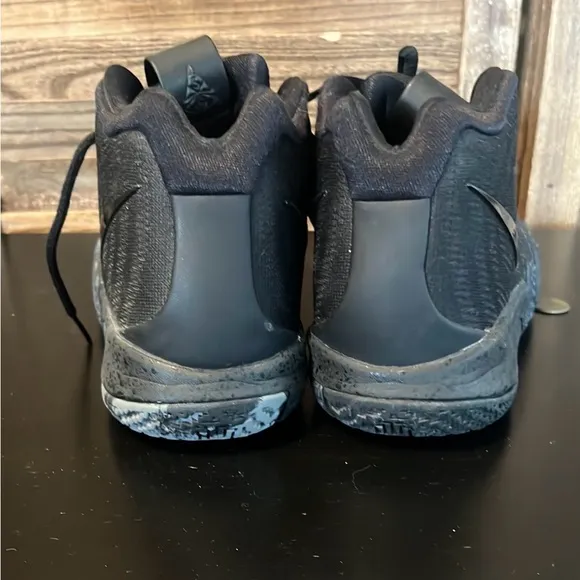 Nike Kyrie 4 black out Youth size 3.5