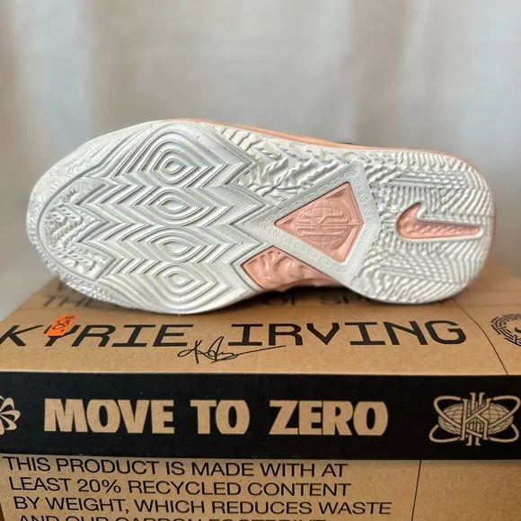 Nike Kyrie 8 GO (gs) photon dust/photon dust Basketball Shoes | Youth 5.5 Y
