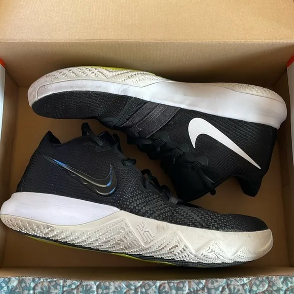 Nike Kyrie Flytrap, Black/Black-White-Volt