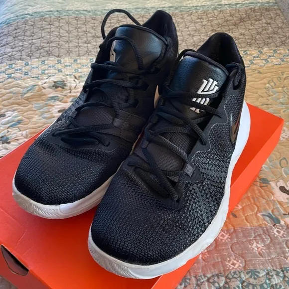 Nike Kyrie Flytrap, Black/Black-White-Volt