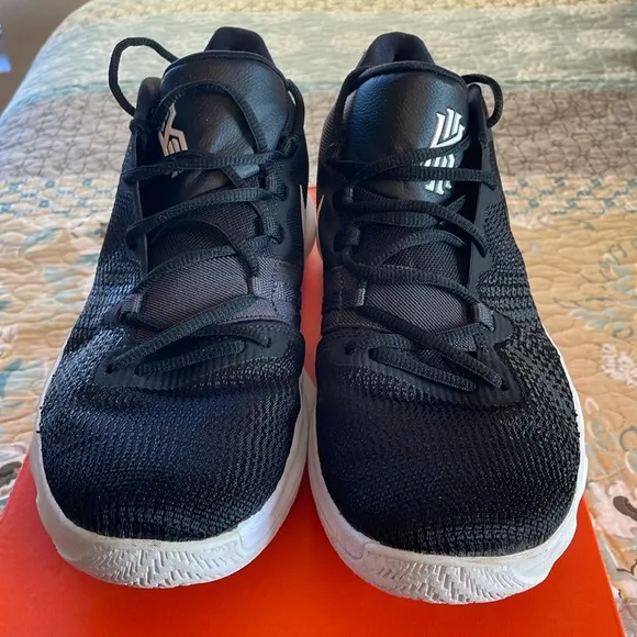 Nike Kyrie Flytrap, Black/Black-White-Volt