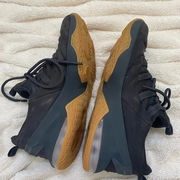 Nike Lebron 13 low anthracite grey sneakers
