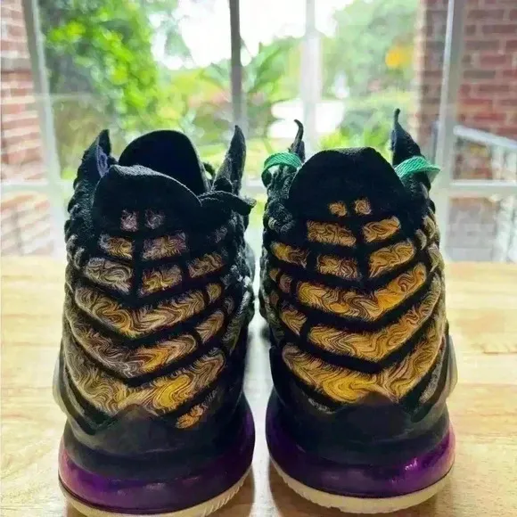 Nike Lebron 17 XVII Lakers Size 11 BQ3177-004 Black Yellow Amarillo Eggplant