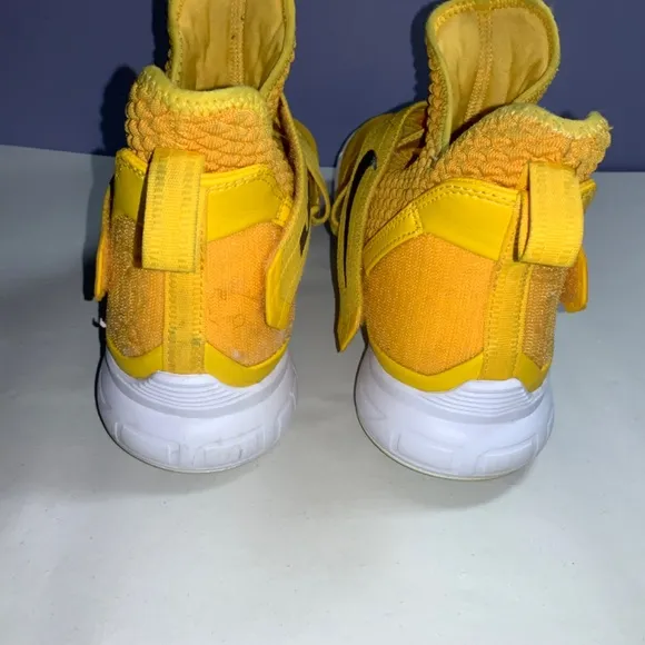 Nike Lebron Soldier XII TB Gold / yellow Basketball Shoes Size 10 AT3872-701