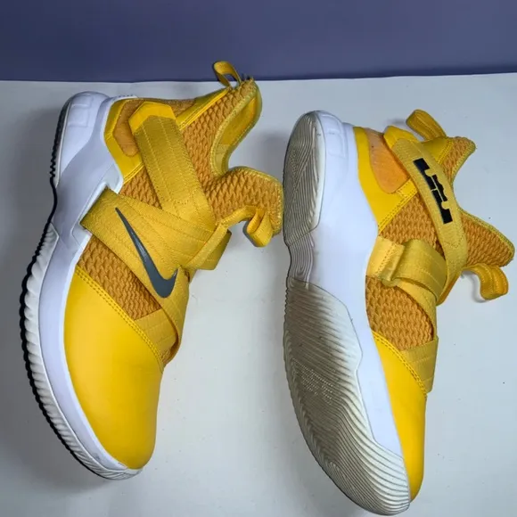 Nike Lebron Soldier XII TB Gold / yellow Basketball Shoes Size 10 AT3872-701