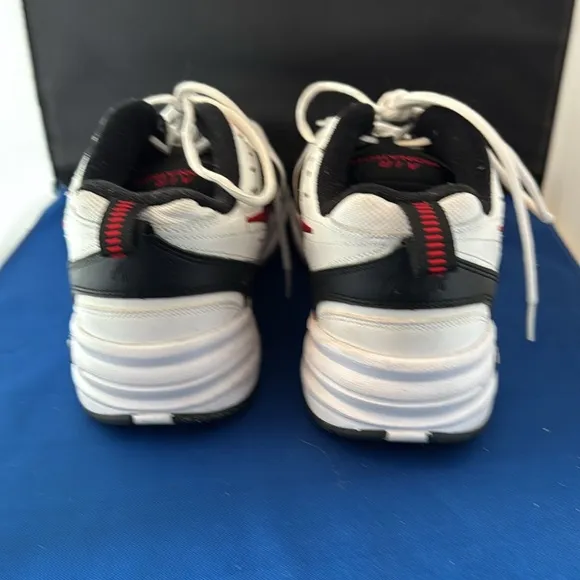 Nike Men's Black and White Athletic Shoes size 10SH8