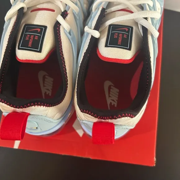 Nike Men’s VaporMax - White, Blue, and Red Shoes CW6937-100 Imperfect Size 10