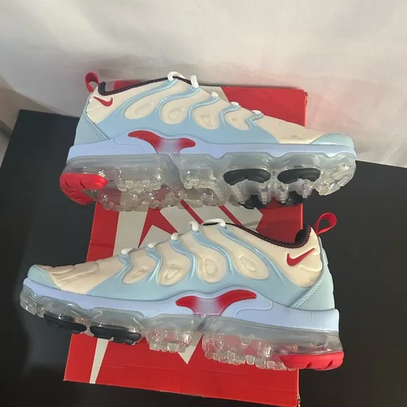 Nike Men’s VaporMax - White, Blue, and Red Shoes CW6937-100 Imperfect Size 10