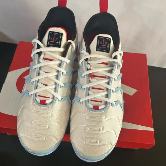 Nike Men’s VaporMax - White, Blue, and Red Shoes CW6937-100 Imperfect Size 10