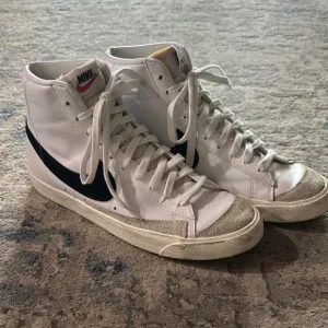 Nike Men's White and Black High-Top Sneakers, blazers
