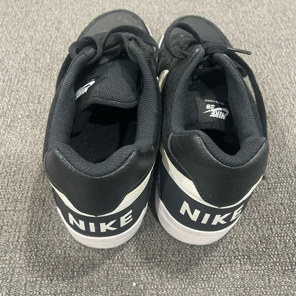 Nike SB Men's Black Sneakers