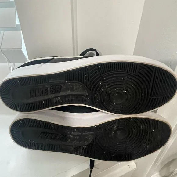 Nike SB Men's Black Sneakers