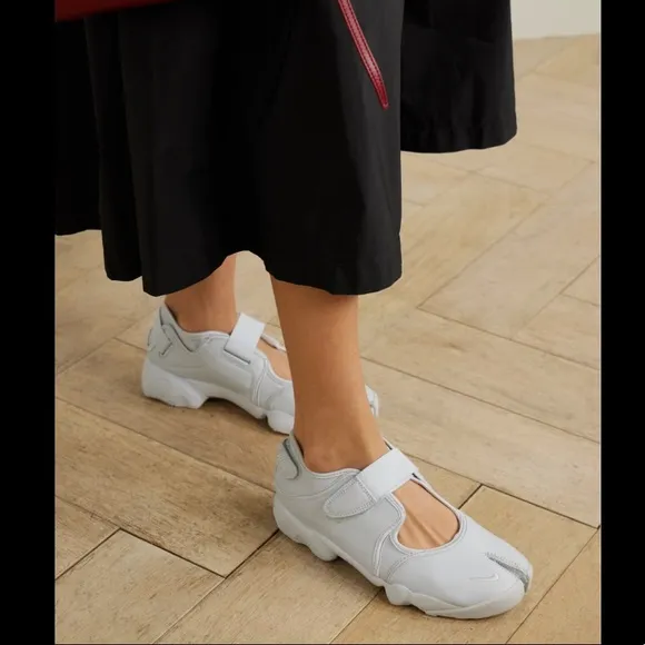 Nike Tabi Air Rift Red Leather 7 NIB