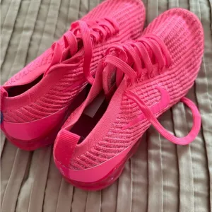 Nike VAPOR MAX Pink Athletic Shoes