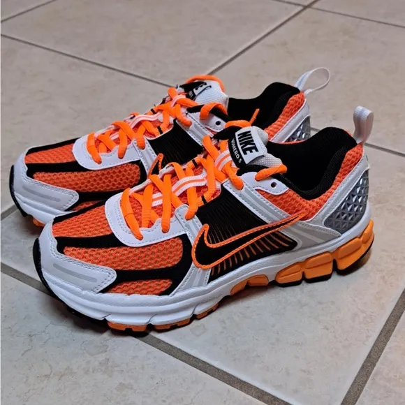 Nike Vomero 5 &quot;Total Orange&quot; - Kids Size 3Y / Wmns 4.5